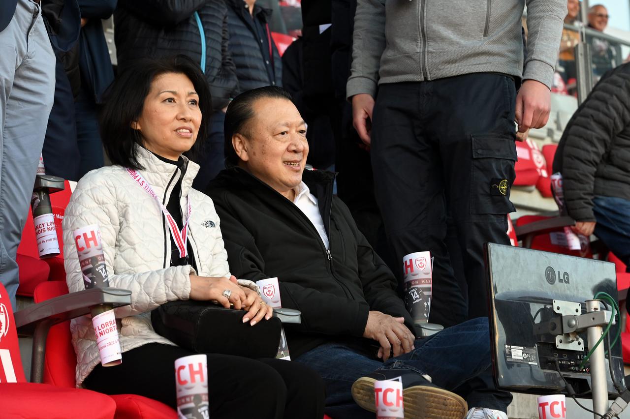 Der US-amerikanische Investor Chien Lee besitzt aktuell sechs europäische Fußballklubs. Auch dem 1. FC Kaiserslautern ist er investiert. Der US-amerikanische Investor Chien Lee besitzt aktuell sechs europäische Fußballklubs. Auch dem 1. FC Kaiserslautern ist er investiert.