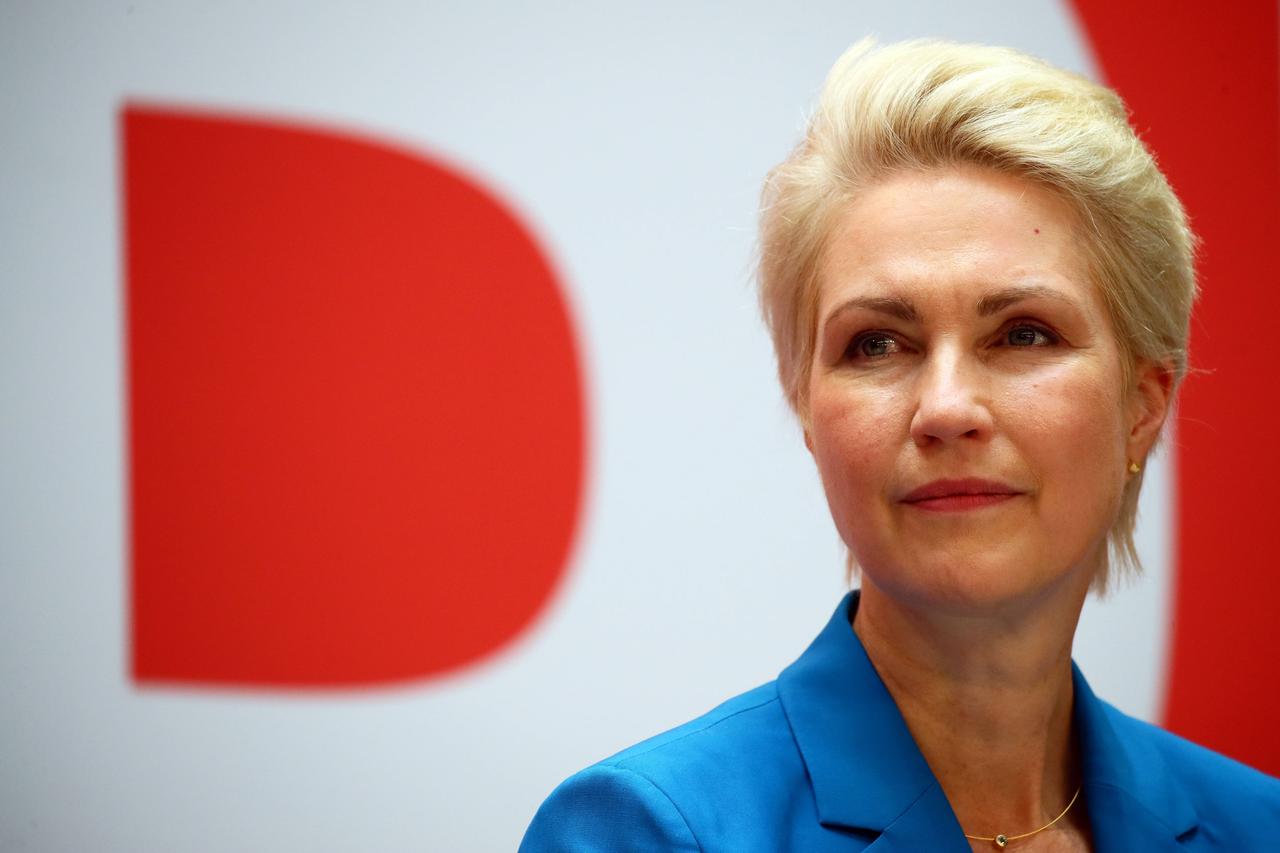 Manuela Schwesig bei einer Pressekonferenz. Manuela Schwesig bei einer Pressekonferenz.