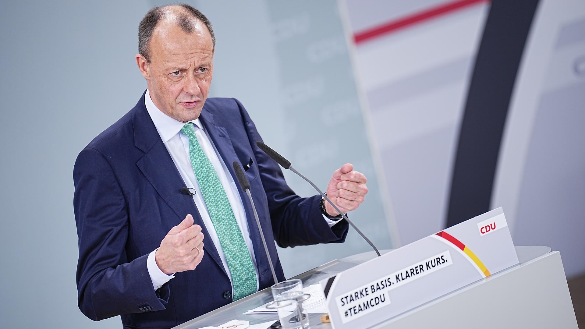 Friedrich Merz, CDU-Bundesvorsitzender, spricht vor seiner Wahl beim Bundesparteitag der CDU im Konrad-Adenauer-Haus. Beim 34. Parteitag der CDU wurde Merz als neuer Bundesvorsitzender gewählt. Friedrich Merz, CDU-Bundesvorsitzender, spricht vor seiner Wahl beim Bundesparteitag der CDU im Konrad-Adenauer-Haus. Beim 34. Parteitag der CDU wurde Merz als neuer Bundesvorsitzender gewählt.