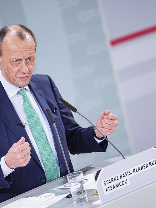 Friedrich Merz, CDU-Bundesvorsitzender, spricht vor seiner Wahl beim Bundesparteitag der CDU im Konrad-Adenauer-Haus. Beim 34. Parteitag der CDU wurde Merz als neuer Bundesvorsitzender gewählt.