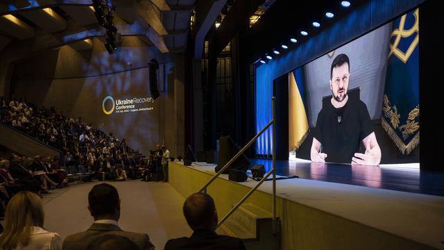 Lugano: Wolodymyr Selenskyj, Präsident der Ukraine, hält eine Rede per Videokonferenz während der Ukraine Recovery Conference URC.