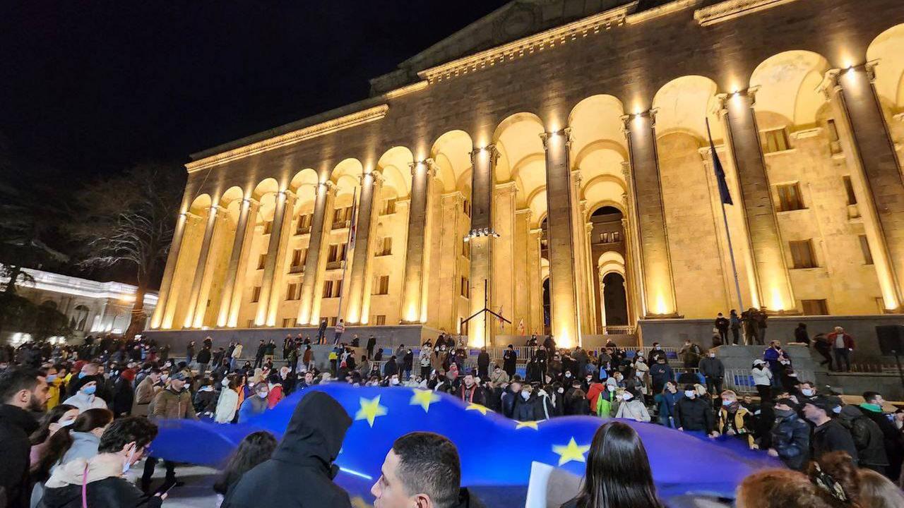 Festnahmen Und Verletzte Bei Protesten Gegen "Agenten"-Gesetz In ...