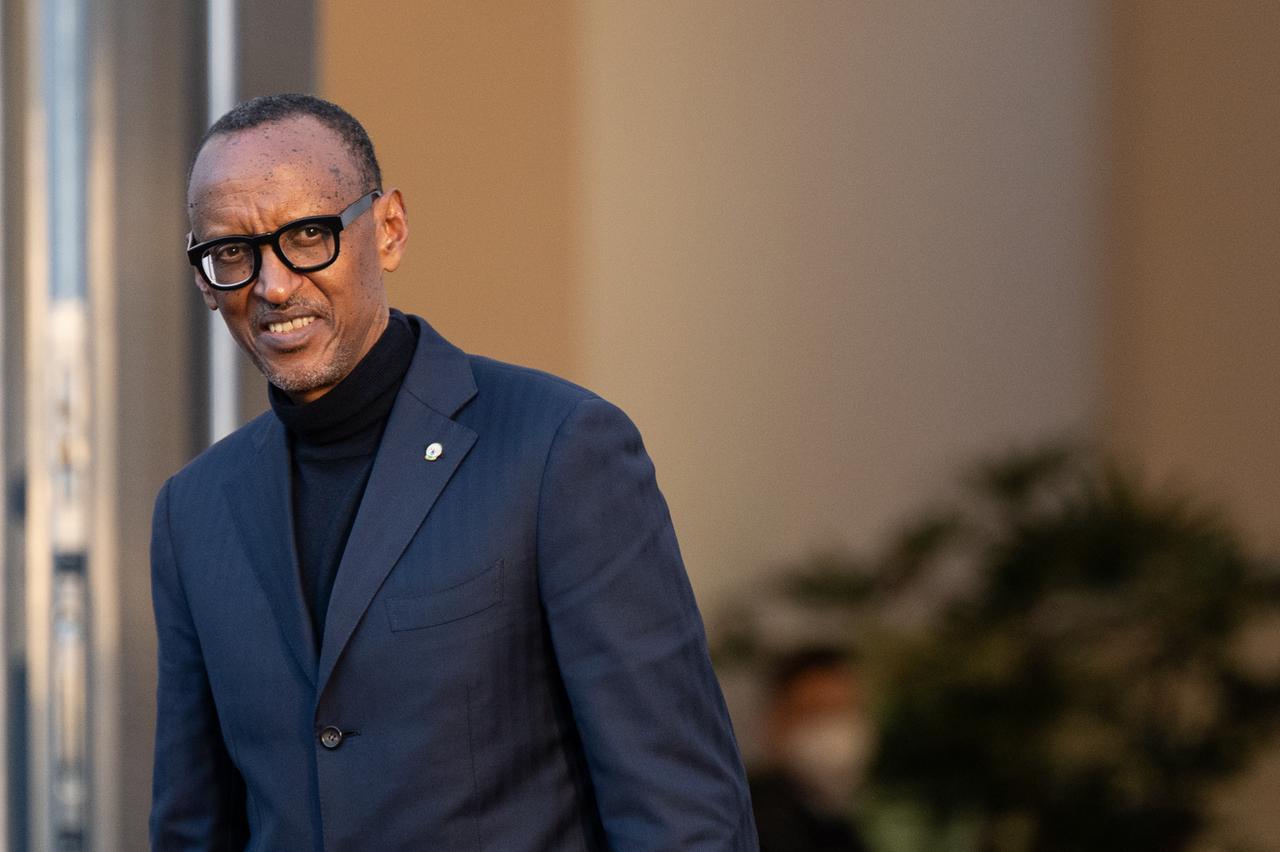 Ein Mann im Anzuf und mit Brille: Paul Kagame, Präsident von Ruanda