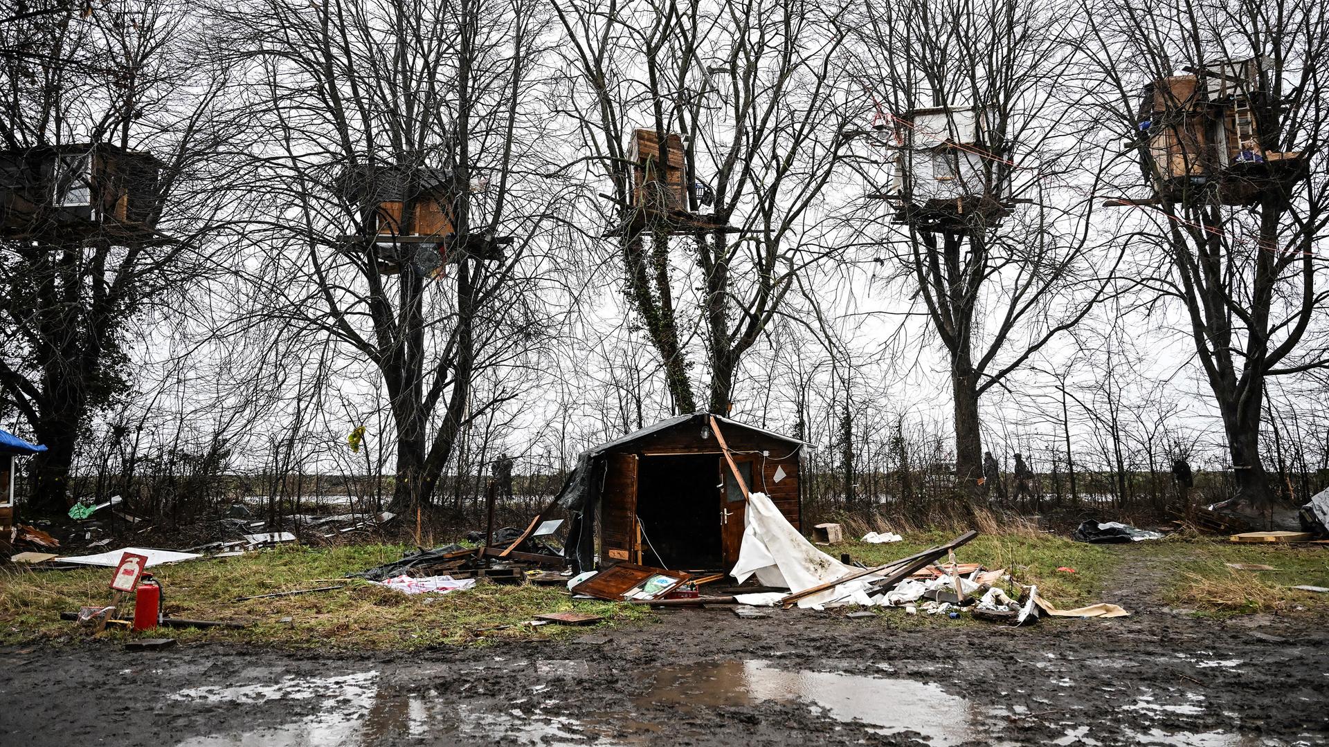 Protest-Baumhäuser in Lützerath bei der Räumung des Dorfes am 12. Januar 2023.
