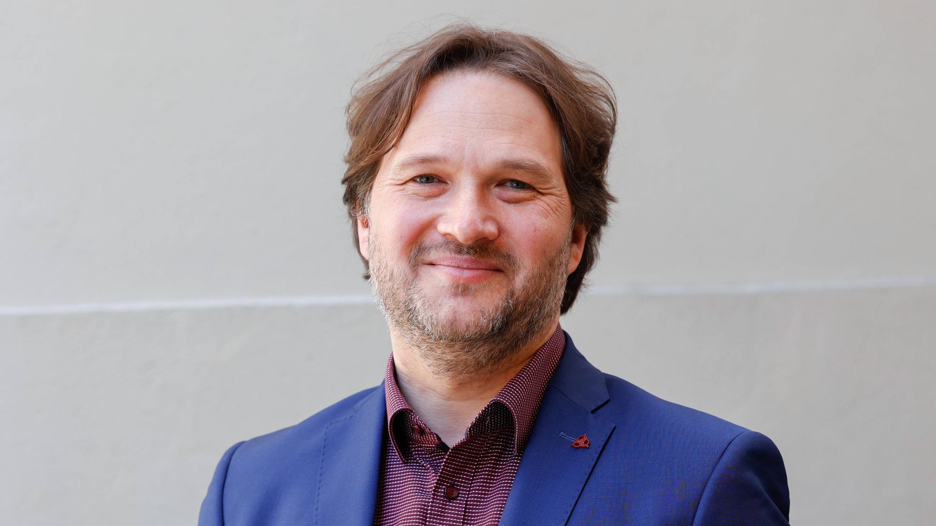 Ingar Solty bei der Pressekonferenz zum Appell Keine Hochrüstung ins Grundgesetz. Prominente aus Wissenschaft, Kultur und Kunst u.a. Ingar Solty bei der Pressekonferenz zum Appell Keine Hochrüstung ins Grundgesetz. Prominente aus Wissenschaft, Kultur und Kunst u.a.
