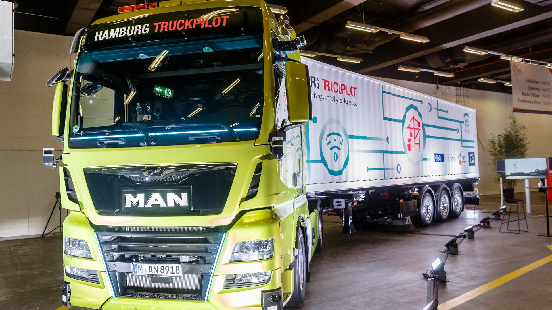 Ein autonom fahrender Truck des Projekts "Hamburg Truckpilot"