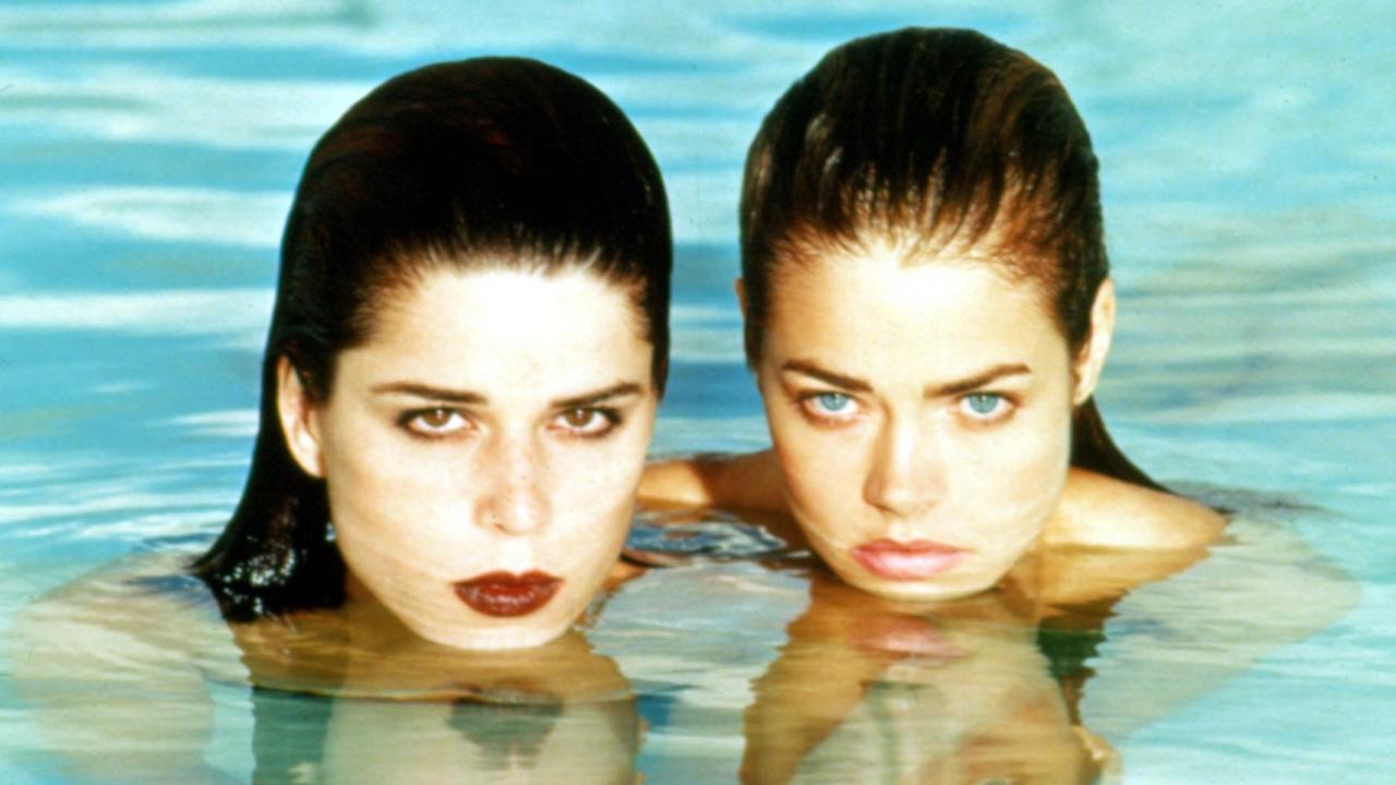 WILD THINGS, Neve Campbell, Denise Richards, 1998 WILD THINGS, Neve Campbell, Denise Richards, 1998