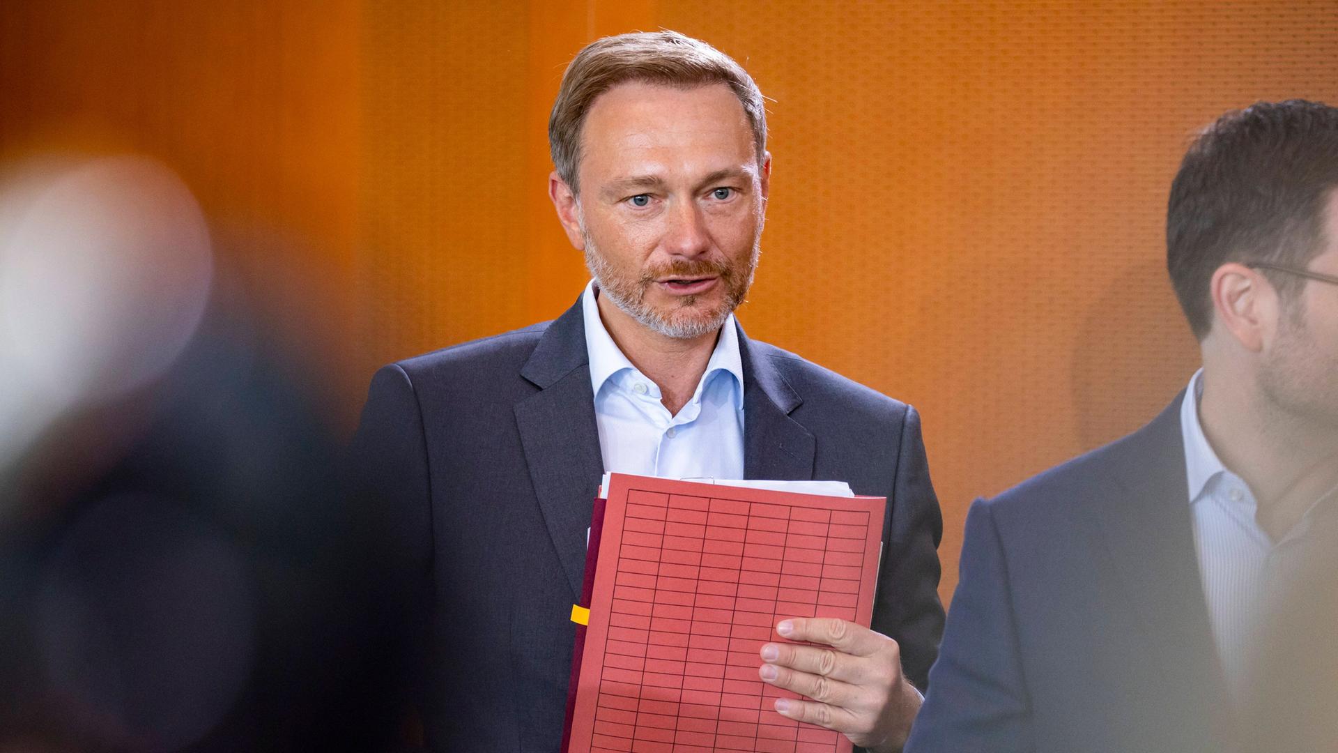 Haushalt - Finanzminister Lindner will Steuerzahler um 10,1 Milliarden Euro entlasten
