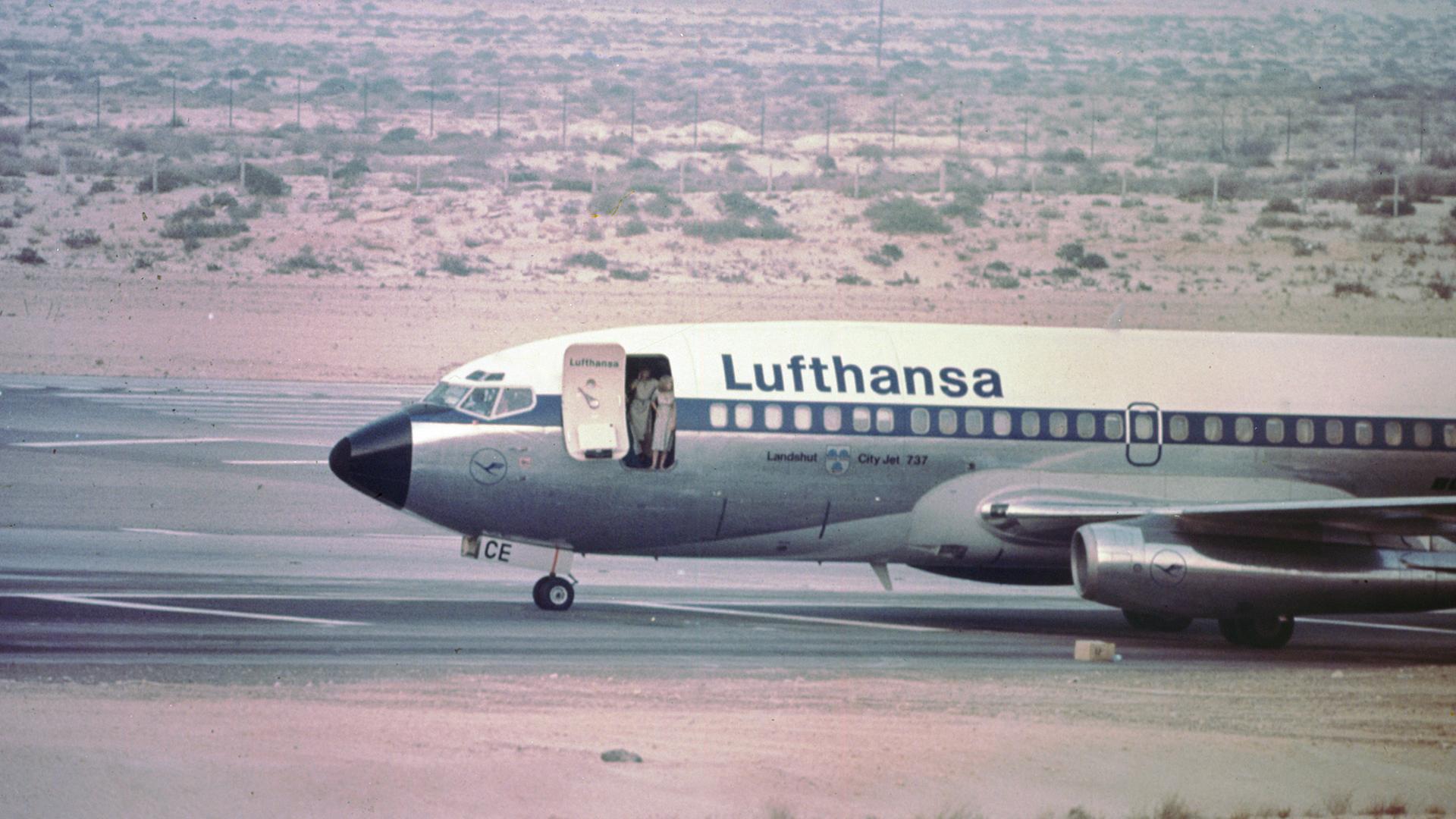 Die 1977 entführte Lufthansa-Maschine Landshut auf dem Flughafen in Dubai Die 1977 entführte Lufthansa-Maschine Landshut auf dem Flughafen in Dubai