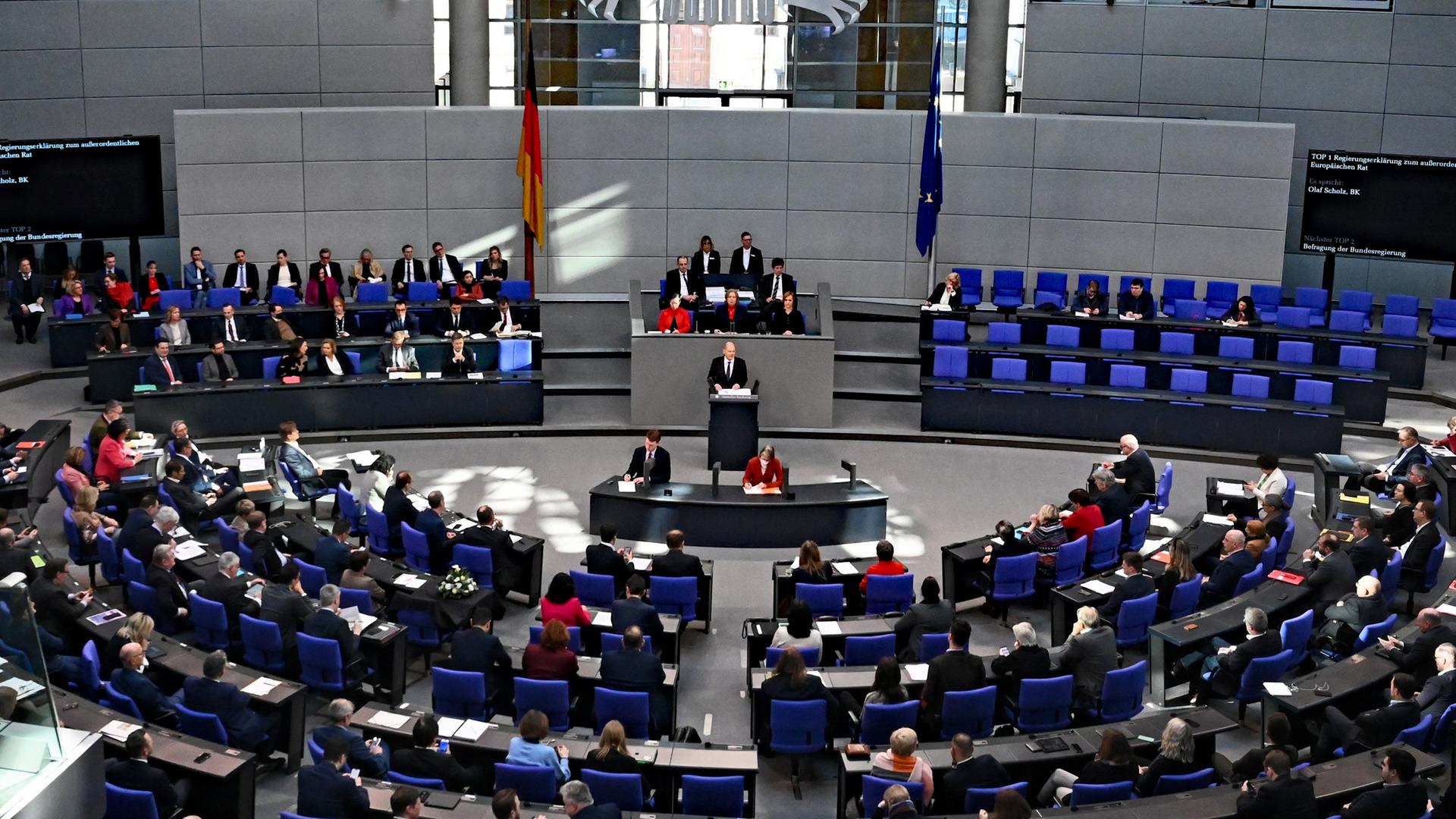 Bundeskanzler Olaf Scholz (SPD) gibt im Deutschen Bundestag eine Regierungserklärung ab Bundeskanzler Olaf Scholz (SPD) gibt im Deutschen Bundestag eine Regierungserklärung ab