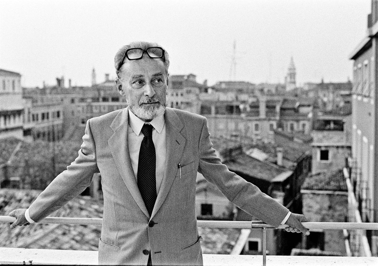 Portrait des italienischen Schriftstellers Primo Levi in Rom 1980.