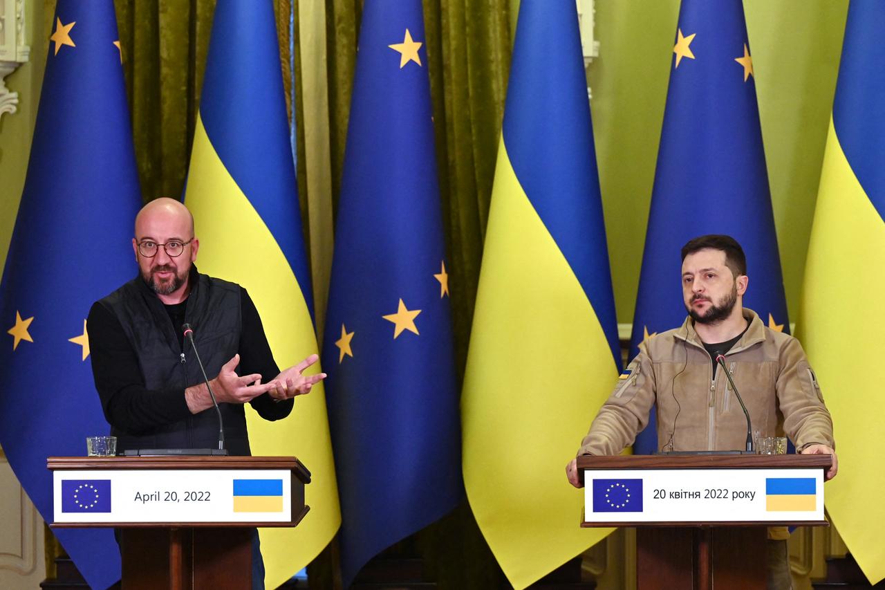 EU-Ratspräsident Michel (links) bei einer Pressekonferenz mit dem ukrainischen Präsidenten Selenskyj am 20.04.2022 in Kiew. EU-Ratspräsident Michel (links) bei einer Pressekonferenz mit dem ukrainischen Präsidenten Selenskyj am 20.04.2022 in Kiew.