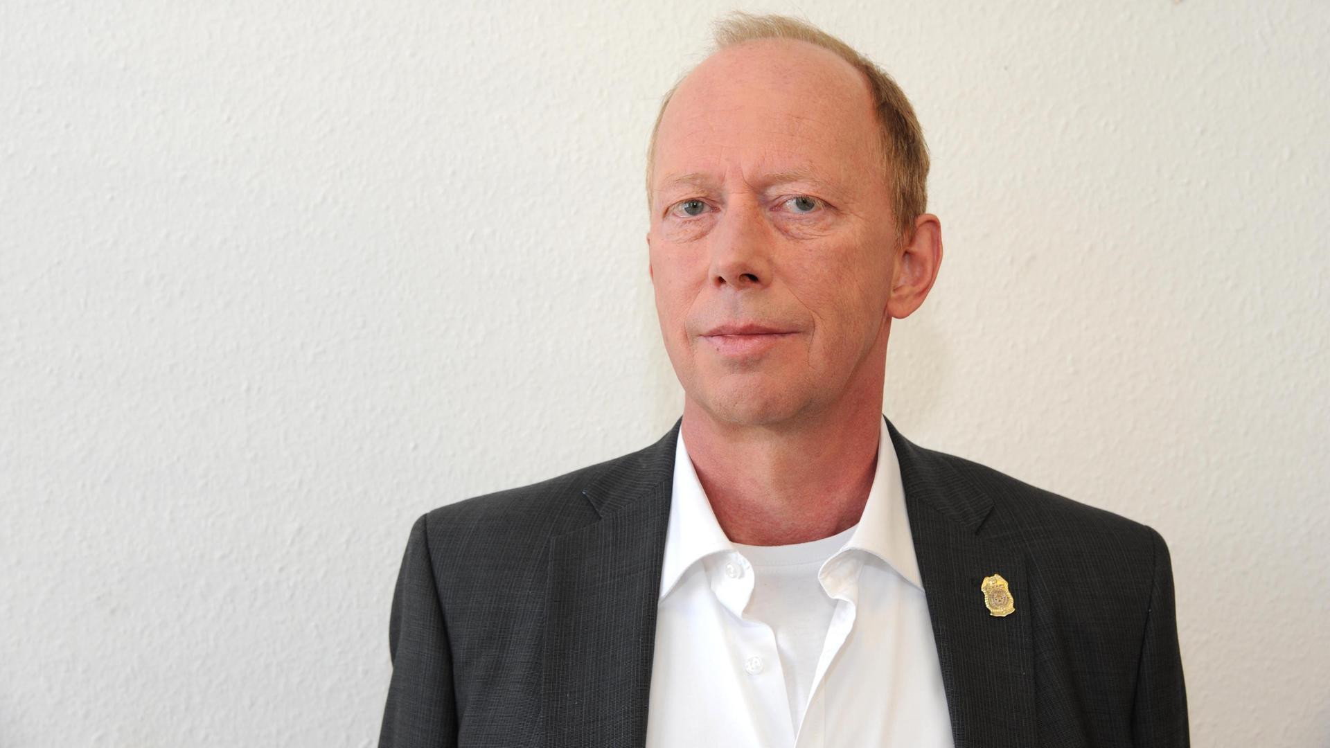 Der Jugendrichter und Autor Andreas Müller befürwortet seit Jahren die Legalisierung von Cannabis, aufgenommen am 11.10.2015 in Köln. Foto: Horst Galuschka/dpa Der Jugendrichter und Autor Andreas Müller befürwortet seit Jahren die Legalisierung von Cannabis, aufgenommen am 11.10.2015 in Köln. Foto: Horst Galuschka/dpa