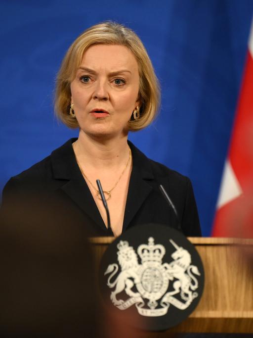 Die britische Premierministerin Liz Truss spricht auf einer Pressekonferenz
