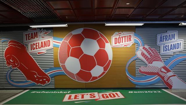 Werbeanzeigen für die Frauen-Fußball-Europameisterschaft in Island. 