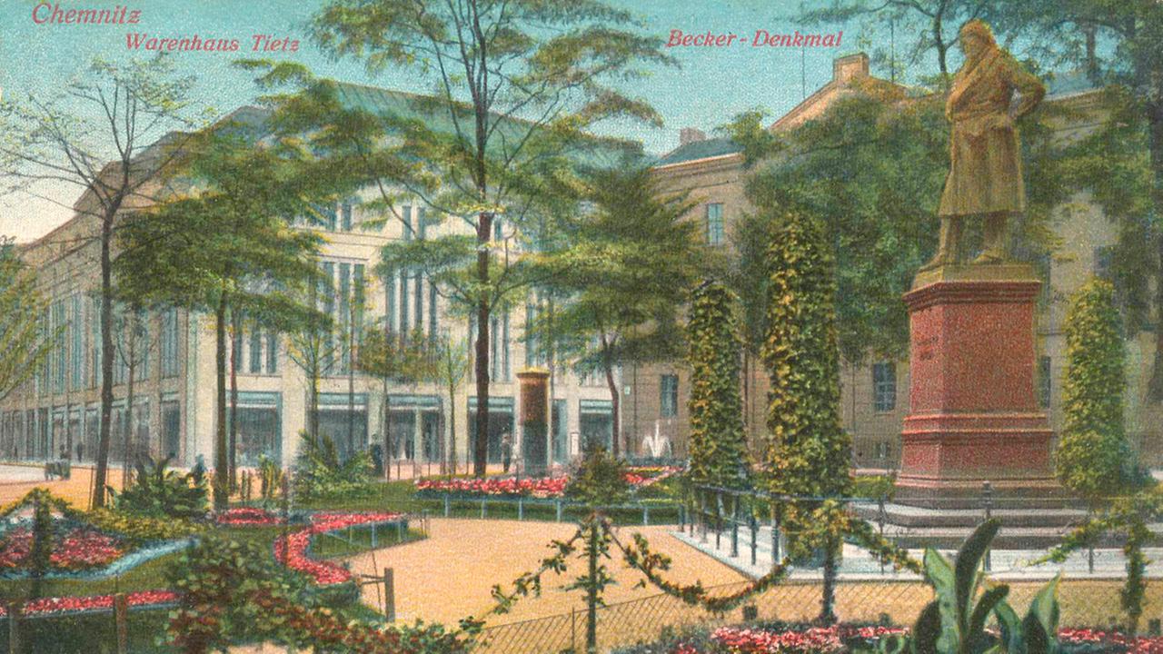 Eine Postkarte. Warenhaus Tietz in Chemnitz, ca.1913. Kolorierte Fotografie. Eine Postkarte. Warenhaus Tietz in Chemnitz, ca.1913. Kolorierte Fotografie.