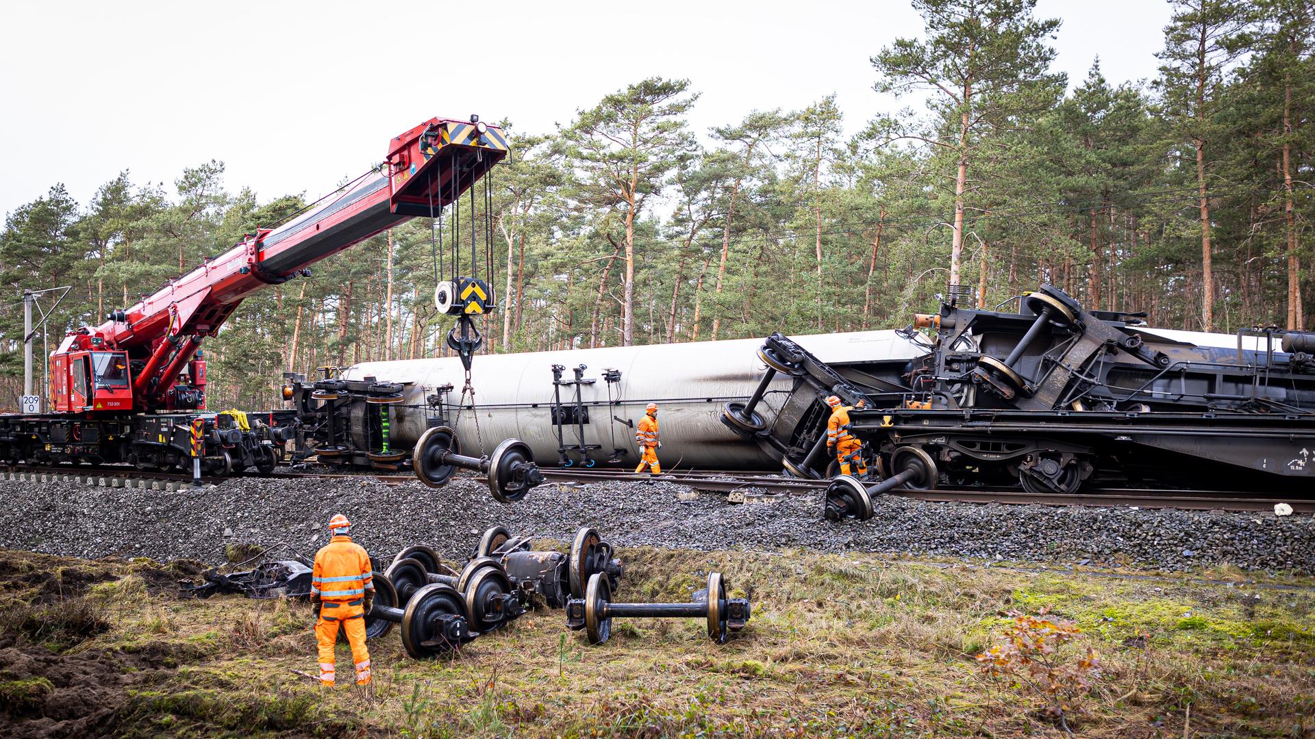 Güterzugunfall bei Gifhorn - Aufräumarbeiten schreiten voran