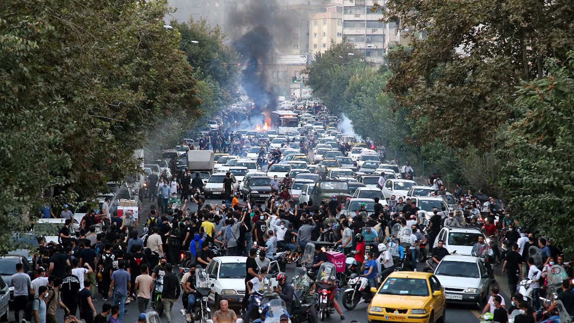 Proteste und Straßenchaos in Teheran am 21. September 2022. Proteste und Straßenchaos in Teheran am 21. September 2022.