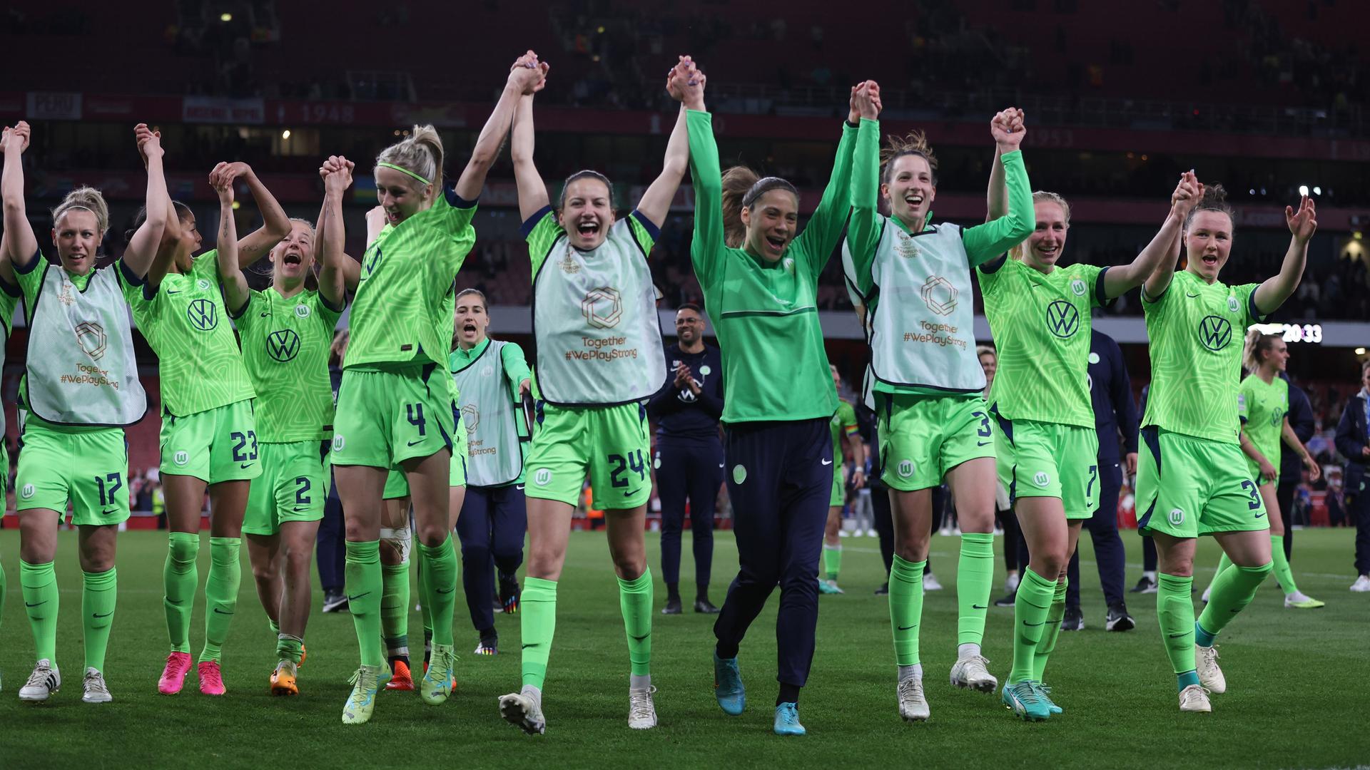 Nach Verlängerung - Wolfsburgerinnen Erreichen Finale Der Fußball ...