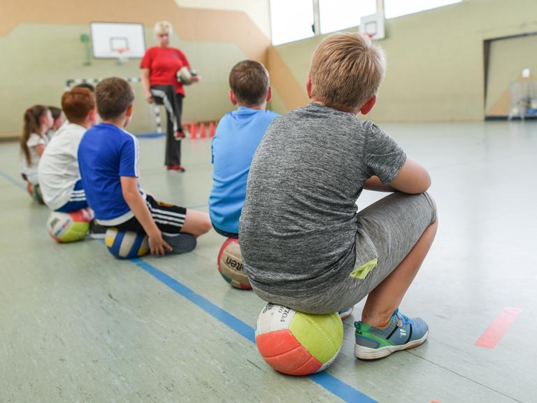 Schulkinder der Vorstadt-Grundschule Strausberg nehmen an dem Projekt "Sport ohne Akkord" vom Kreissportbund Märkisch-Oderland e.V. teil.