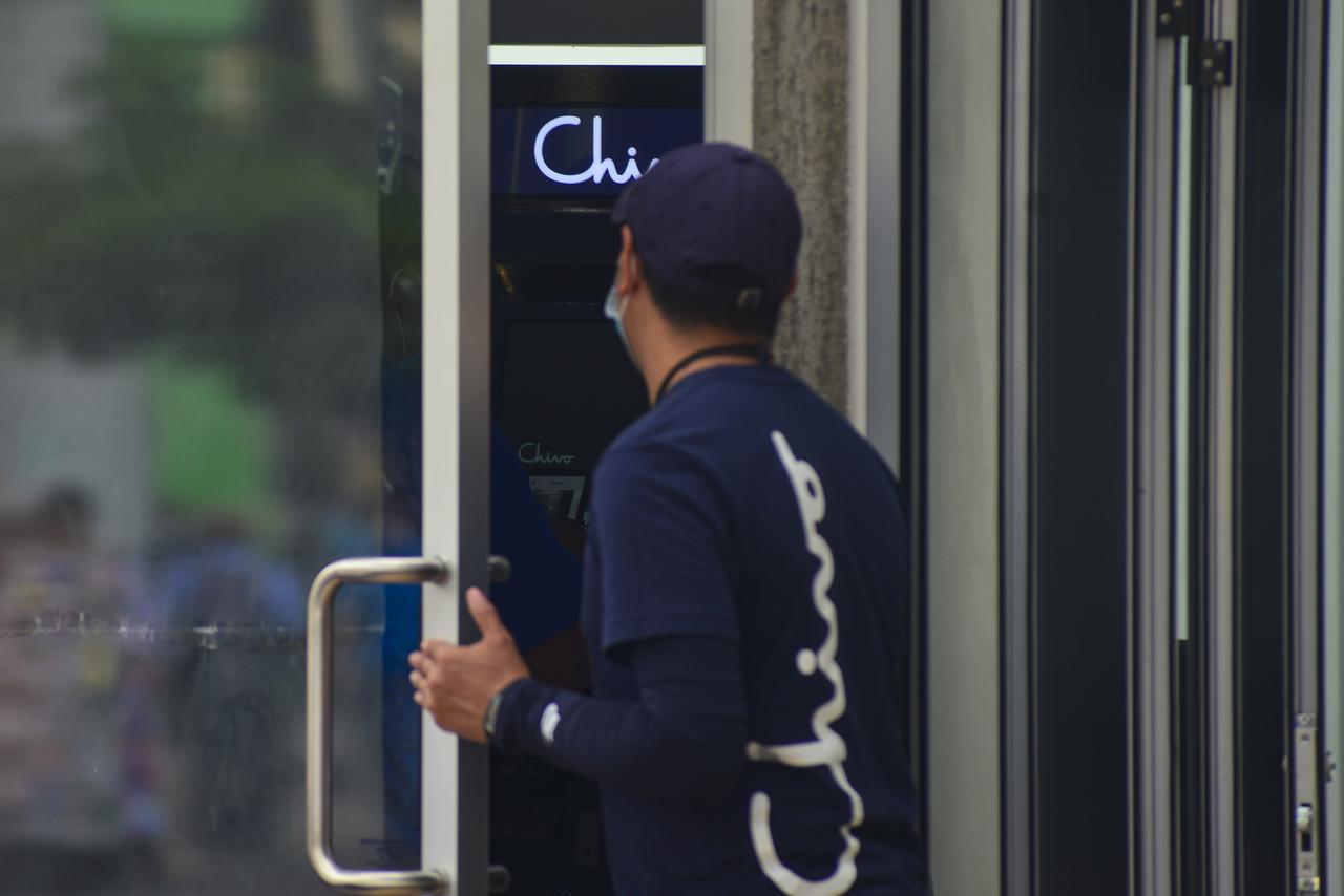 Salvadorianer an Bitcoin-Geldautomaten