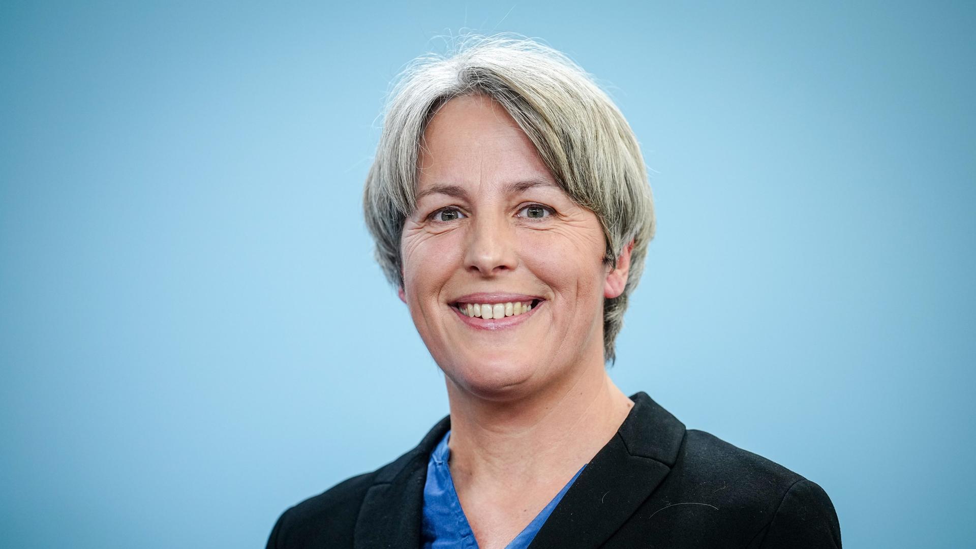 Kerstin Claus wird als neue unabhängige Beauftrage für Fragen des sexuellen Kindesmissbrauchs vorgestellt. Kerstin Claus wird als neue unabhängige Beauftrage für Fragen des sexuellen Kindesmissbrauchs vorgestellt.