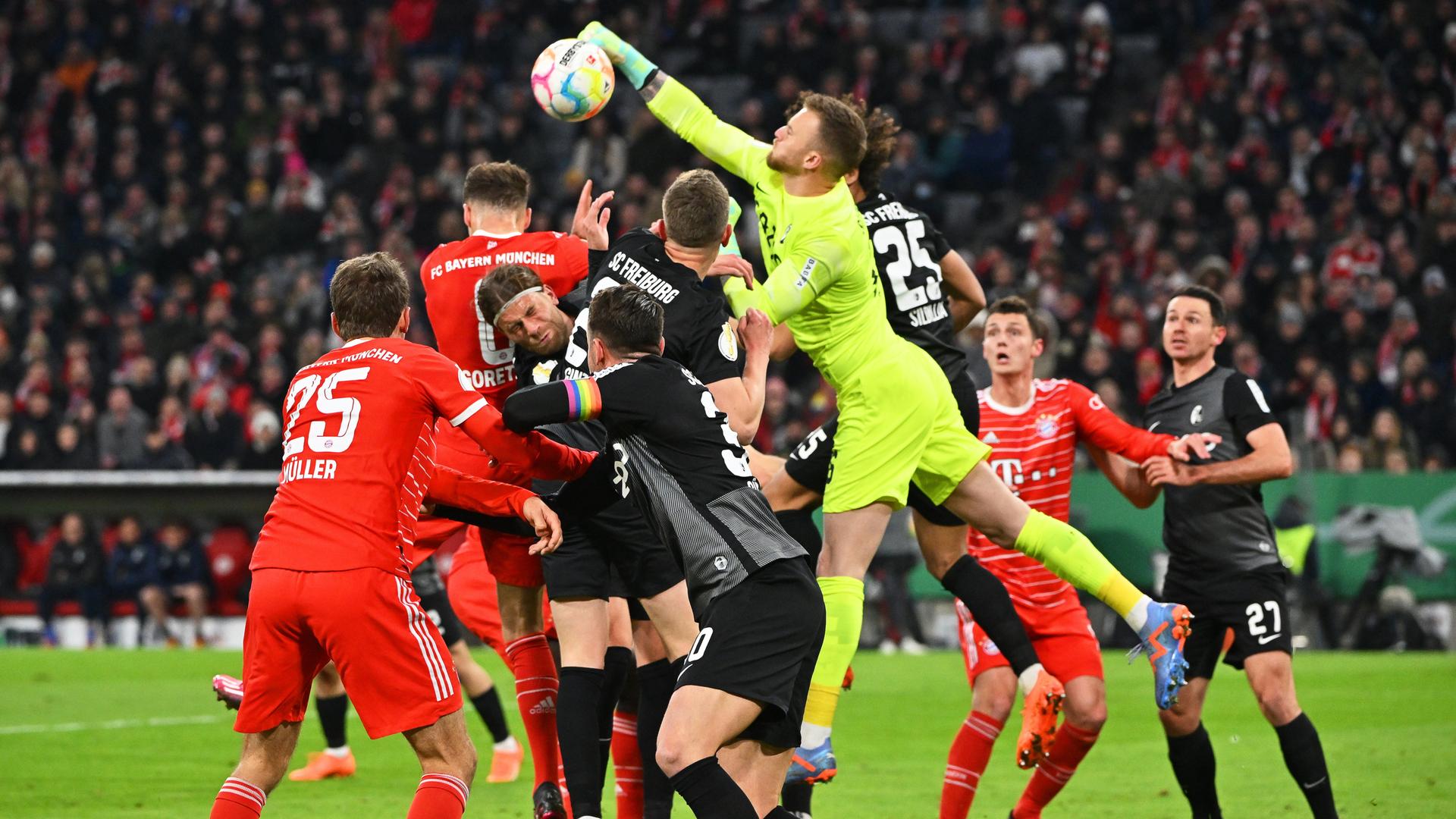 Stationär Flüssigkeit Zusammengesetzt Freiburg Berlin Fußball Einen ...