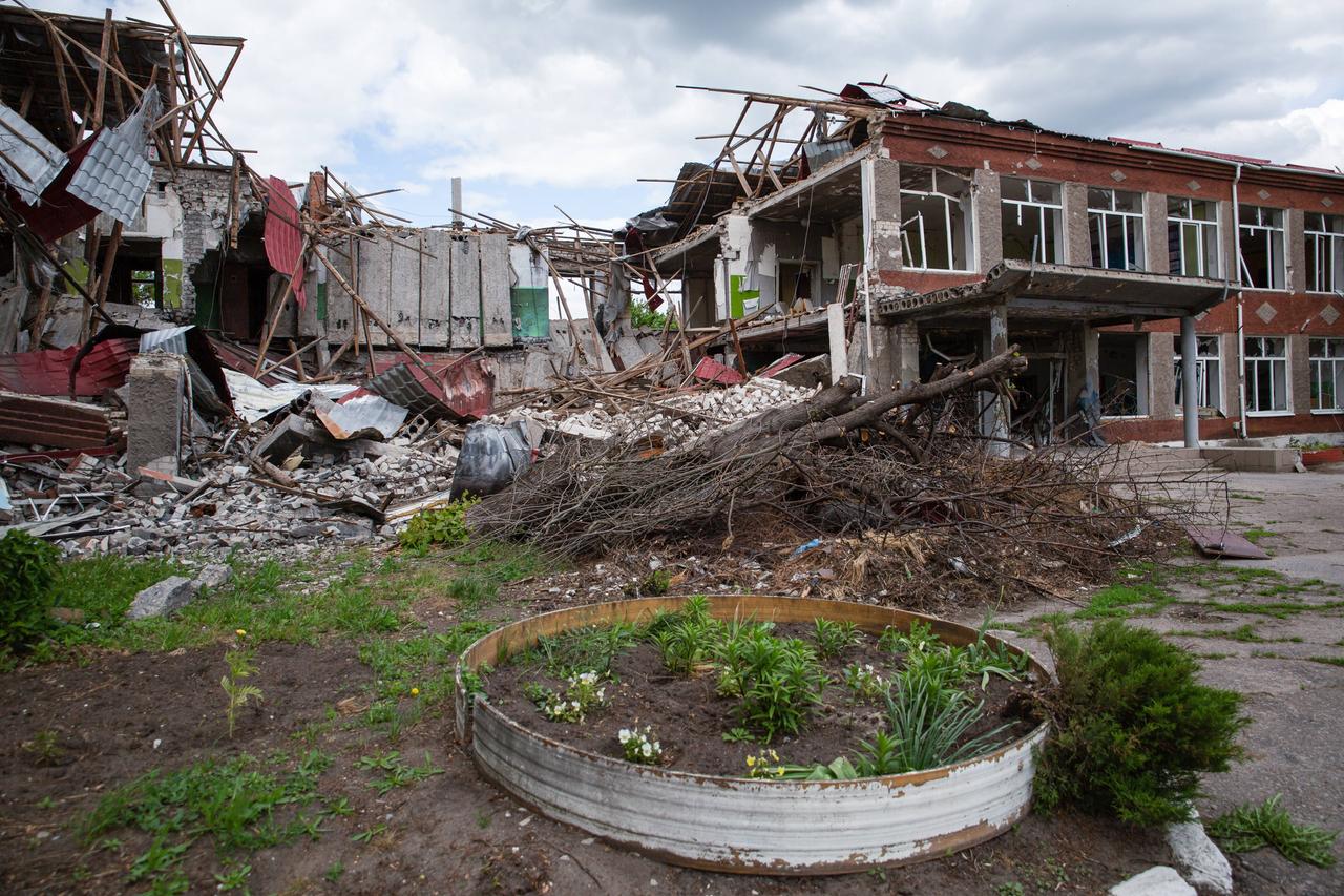Eine zerstörte Schule in der Region Luhansk Eine zerstörte Schule in der Region Luhansk