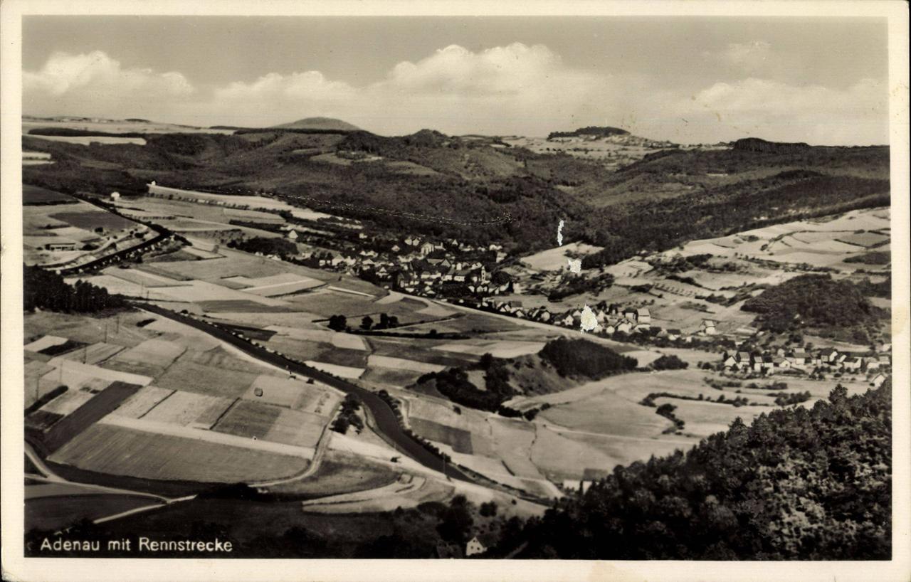 Blick auf Adenau mit einem Teil der Rennstrecke des Nürburgrings 1935. Blick auf Adenau mit einem Teil der Rennstrecke des Nürburgrings 1935.
