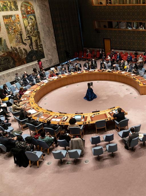Eine Totale zeigt den Sitzungssaal des Sicherheitsrats der Vereinten Nationen.