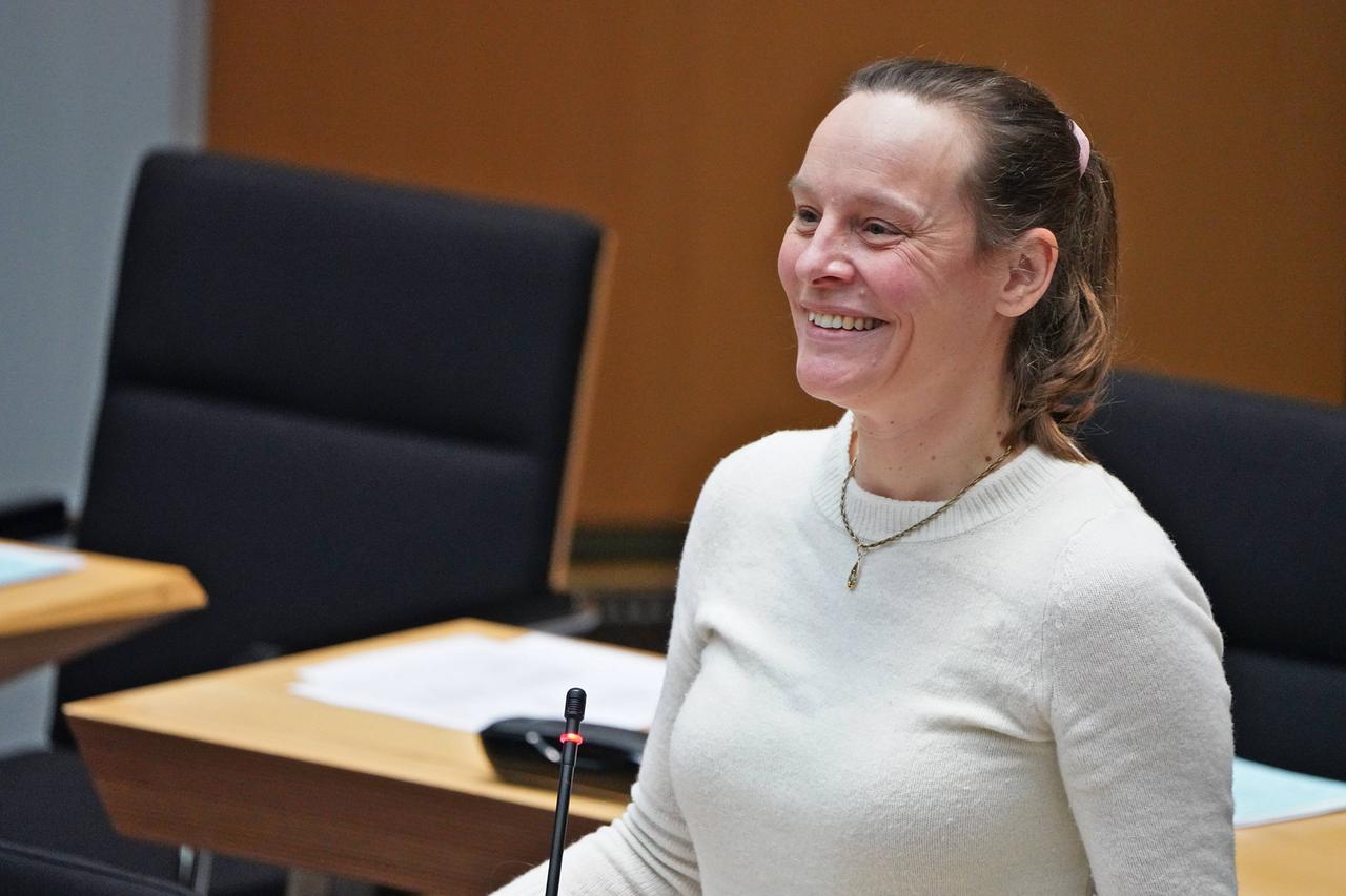 Senatorin für Justiz, Vielfalt und Antidiskriminierung Lena Kreck im Berliner Abgeordnetenhaus.