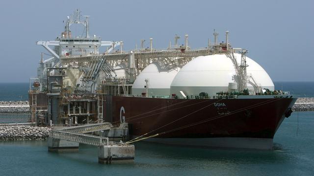 Ein Tankschiff liegt im Gashafen von Ras Laffan bei Doha in Katar. Das Land besitzt nach Russland das zweitgrößte Erdgasvorkommen der Erde