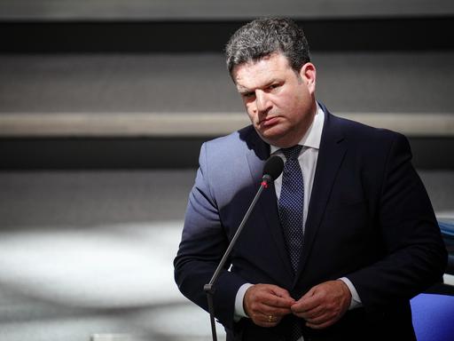 Hubertus Heil (SPD), Bundesminister für Arbeit und Soziales, Mitte Mai 2022 im Deutschen Bundestag