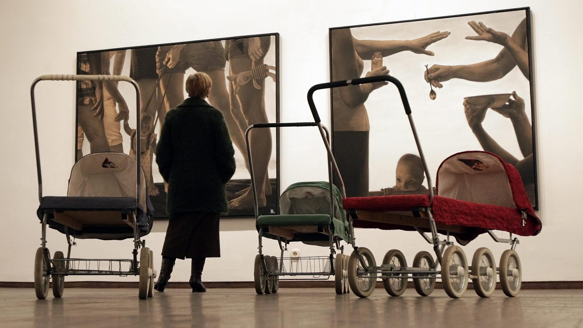 Eine Installation des schwedischen Künstlers Gerd Aurell bei der Moskauer Biennale 2009. Eine Installation des schwedischen Künstlers Gerd Aurell bei der Moskauer Biennale 2009.