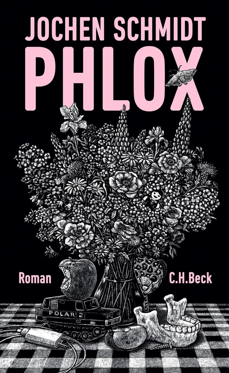 Auf dem Cover ist ein Stilleben in Form einer Druckgrafik abgebildet, auf der ein Blumenstrauß auf einem karierten Tischtuch zu sehen ist, neben der Vase steht ein Modellauto, auf dem ein angebissener Apfel liegt, daneben ein Handy-Ladegerät und ein Unterkiefer. Darüber Autorenname und Buchtitel. Auf dem Cover ist ein Stilleben in Form einer Druckgrafik abgebildet, auf der ein Blumenstrauß auf einem karierten Tischtuch zu sehen ist, neben der Vase steht ein Modellauto, auf dem ein angebissener Apfel liegt, daneben ein Handy-Ladegerät und ein Unterkiefer. Darüber Autorenname und Buchtitel.