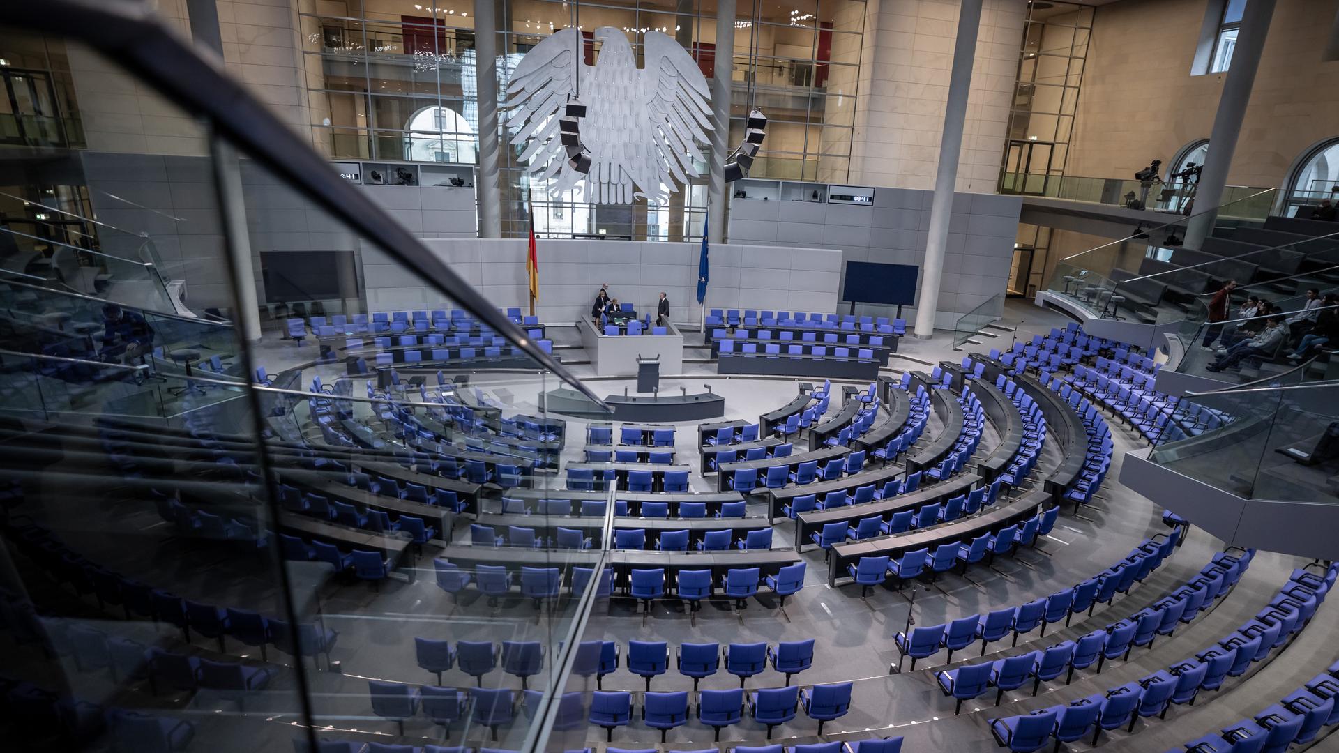 Blick in den leeren Plenarsaal im Deutschen Bundestag. Blick in den leeren Plenarsaal im Deutschen Bundestag.