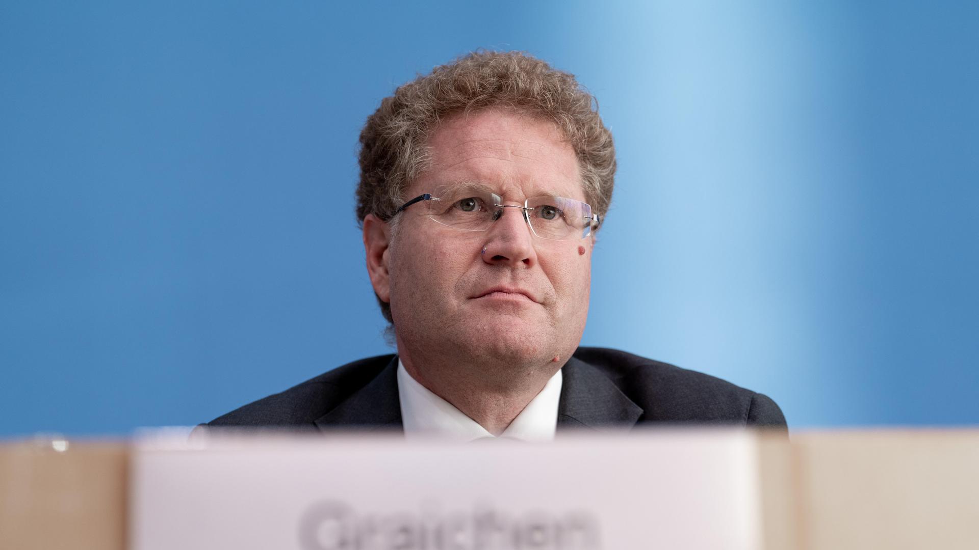 Patrick Graichen ist in der Bundespressekonferenz 