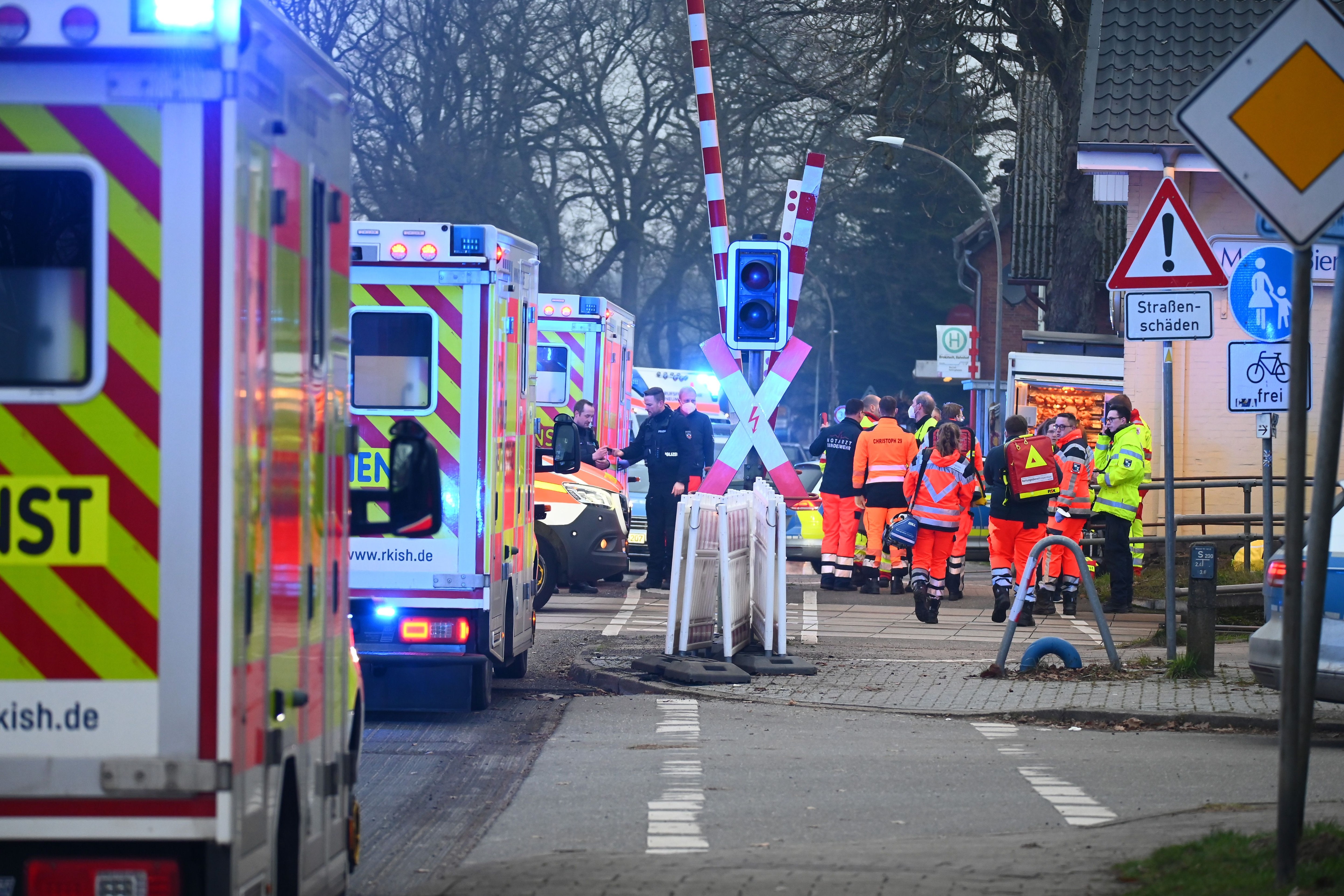 Schleswig-Holstein - Zwei Tote und mehrere Verletzte bei Messerangriff in Regionalzug