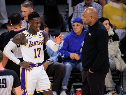 May 20, 2023, Los Angeles, California, USA: Dennis Schroder 17 of the Los Angeles Lakers talks with head coach, Darvin Ham after after a foul is called during Game 3 of the Western Conference Finals 2023 NBA, Basketball Herren, USA Playoffs game against the Denver Nuggets on Saturday May 20, 2023 at Crypto.com Arena in Los Angeles, California. Lakers lose to Nuggets, 119-108. /PI Los Angeles USA - ZUMAp124 20230520_zaa_p124_042 Copyright: xJAVIERxROJASx