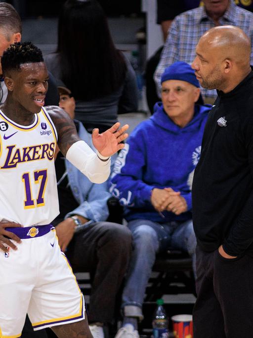 May 20, 2023, Los Angeles, California, USA: Dennis Schroder 17 of the Los Angeles Lakers talks with head coach, Darvin Ham after after a foul is called during Game 3 of the Western Conference Finals 2023 NBA, Basketball Herren, USA Playoffs game against the Denver Nuggets on Saturday May 20, 2023 at Crypto.com Arena in Los Angeles, California. Lakers lose to Nuggets, 119-108. /PI Los Angeles USA - ZUMAp124 20230520_zaa_p124_042 Copyright: xJAVIERxROJASx