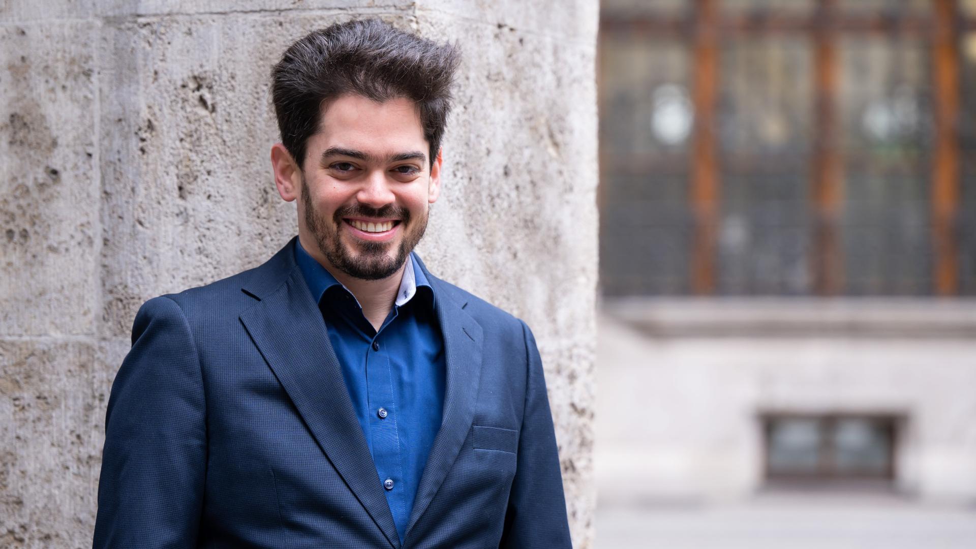 Münchner Philharmoniker: Lahav Shani lässt sich vom Orchester dirigieren
