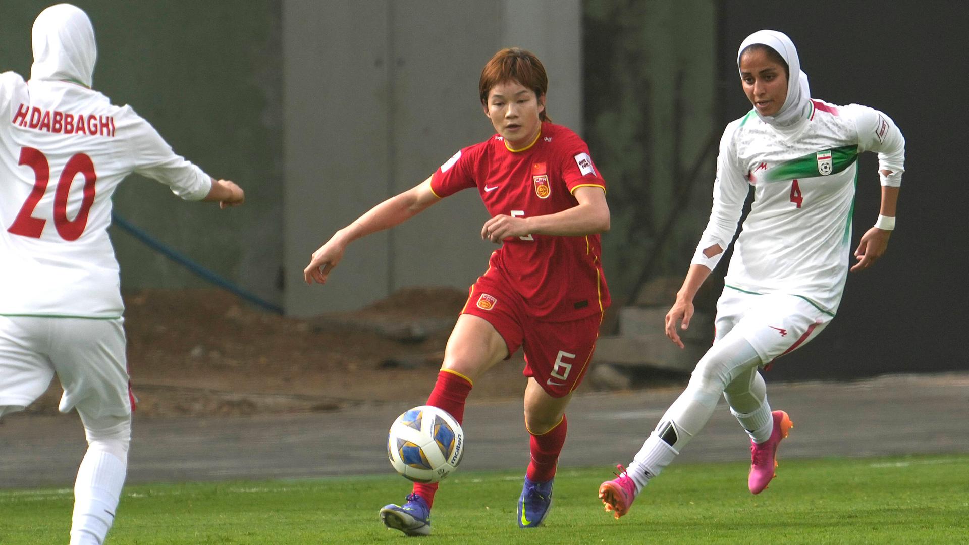 Iran im Spiel gegen China beim Asien-Cup 2022 in Indien Iran im Spiel gegen China beim Asien-Cup 2022 in Indien
