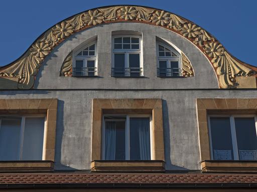 Giebel eines Jugendstil Gebäudes von 1904 in Nürnberg.