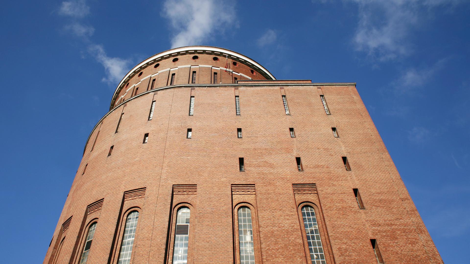 Das Hamburger Planetarium ist ein Backsteinbau, der von Fritz Schumacher realisiert wurde. Das Hamburger Planetarium ist ein Backsteinbau, der von Fritz Schumacher realisiert wurde.