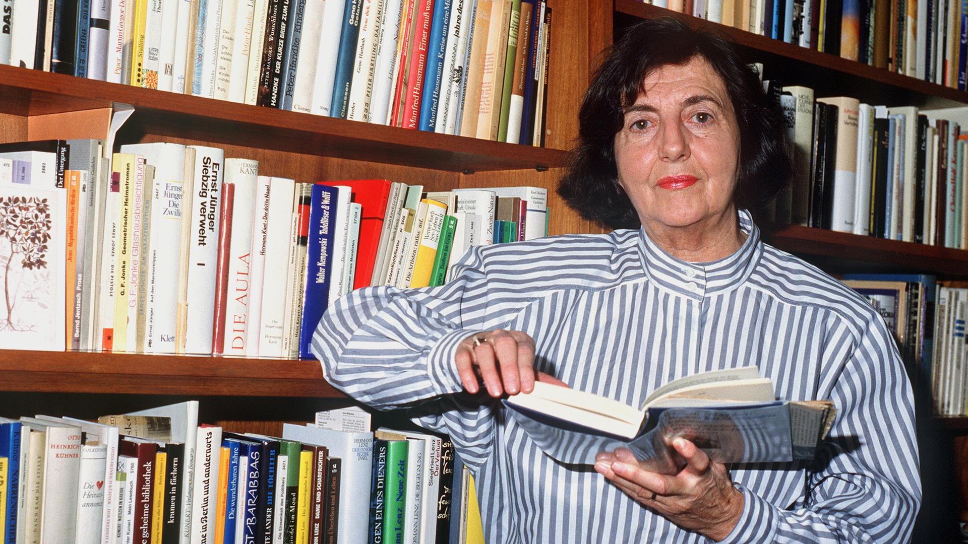 Die deutsche Schriftstellerin Christine Brückner, aufgenommen 1986. Die deutsche Schriftstellerin Christine Brückner, aufgenommen 1986.