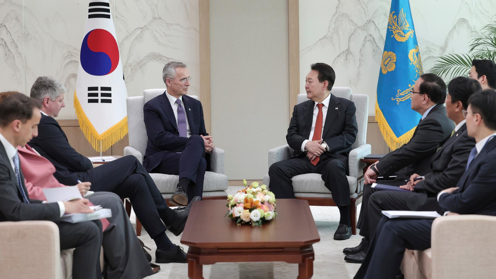 Seoul - NATO-Generalsekretär Stoltenberg bittet Südkorea um Militärhilfe für Ukraine