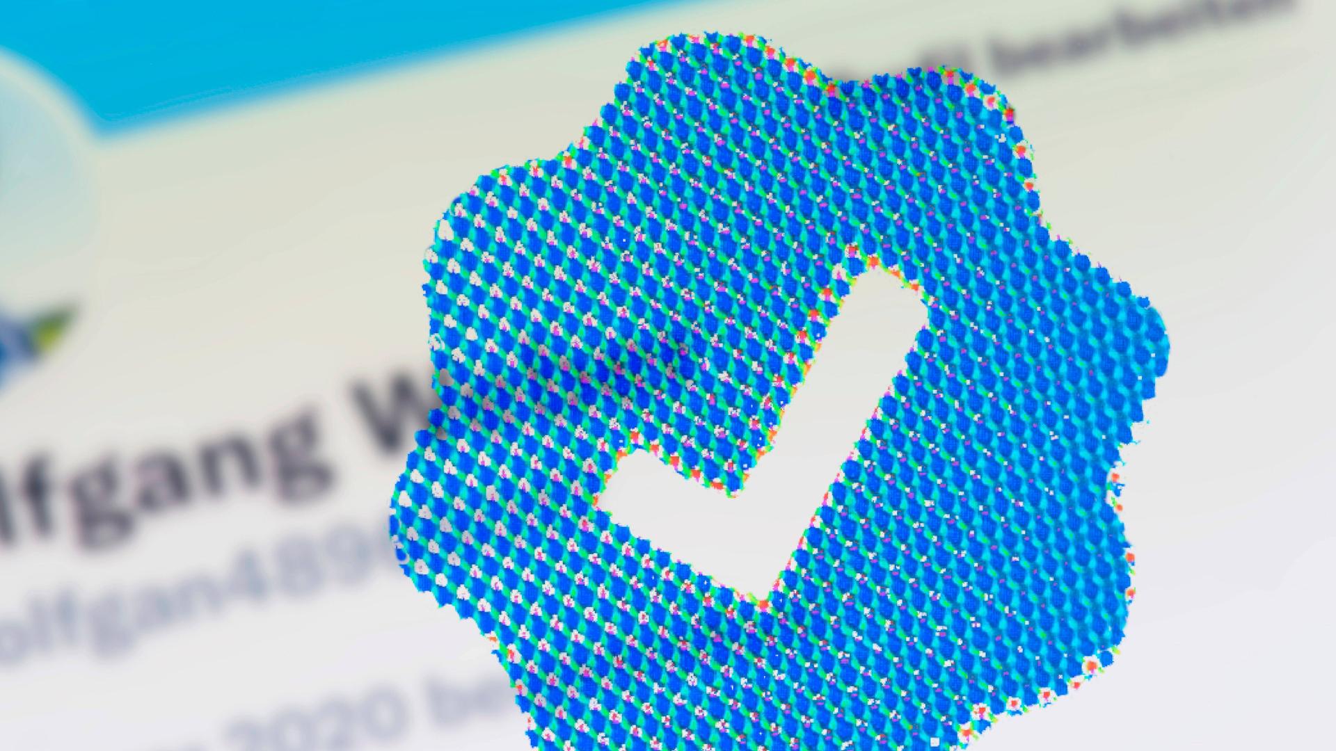 Twitter Account mit blauem Haken (Symbolfoto) Twitter Account mit blauem Haken (Symbolfoto)