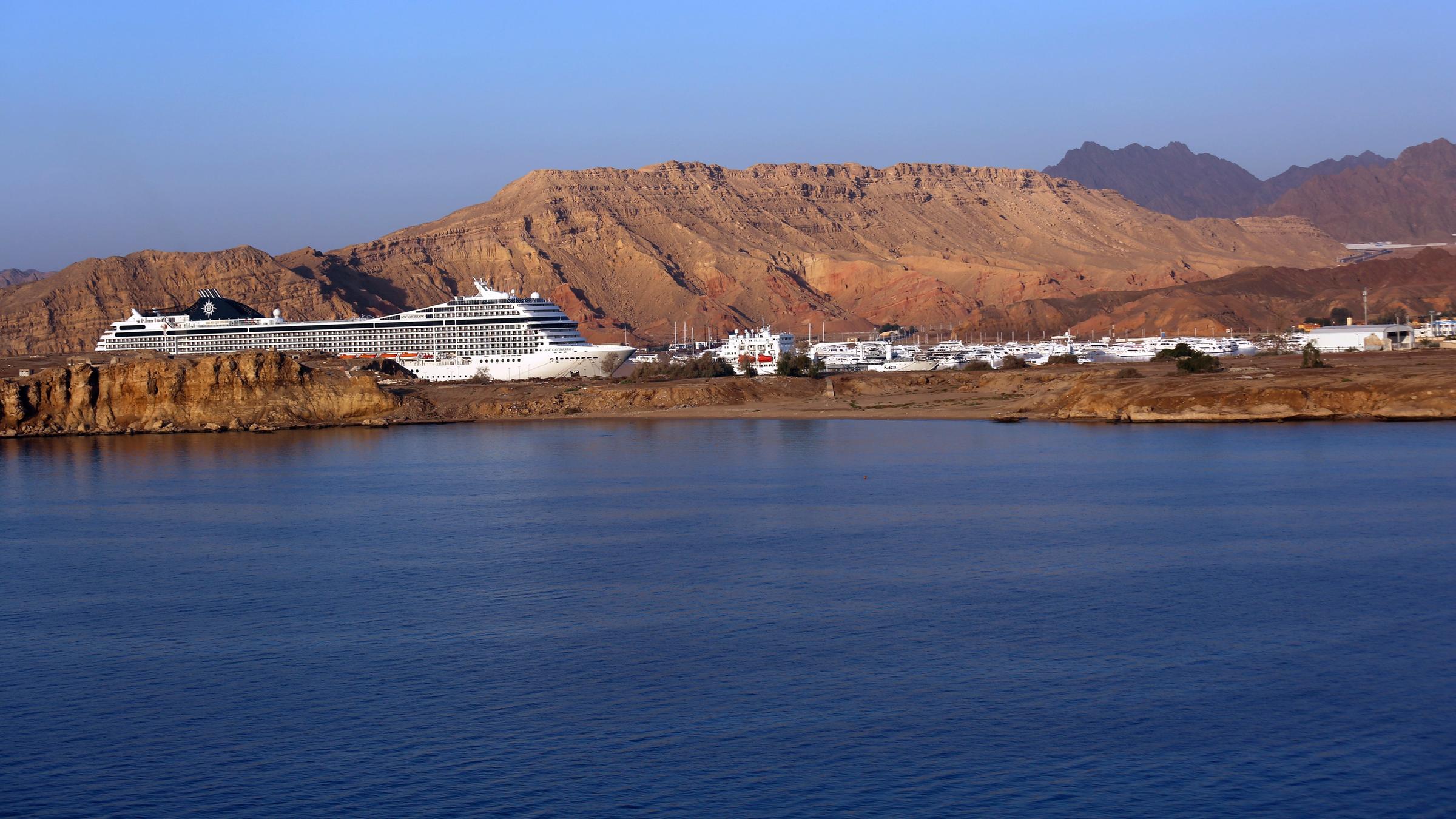 Kreuzfahrtschiffe und Jachten vor Sharm el-Sheik in Ägypten am 1. November 2022.