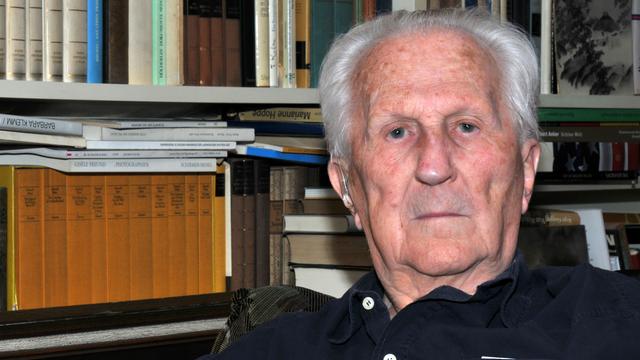 Der Politikwissenschaftler Iring Fetscher, aufgenommen am  (19.06.2012) in seinem Haus in Frankfurt/Main