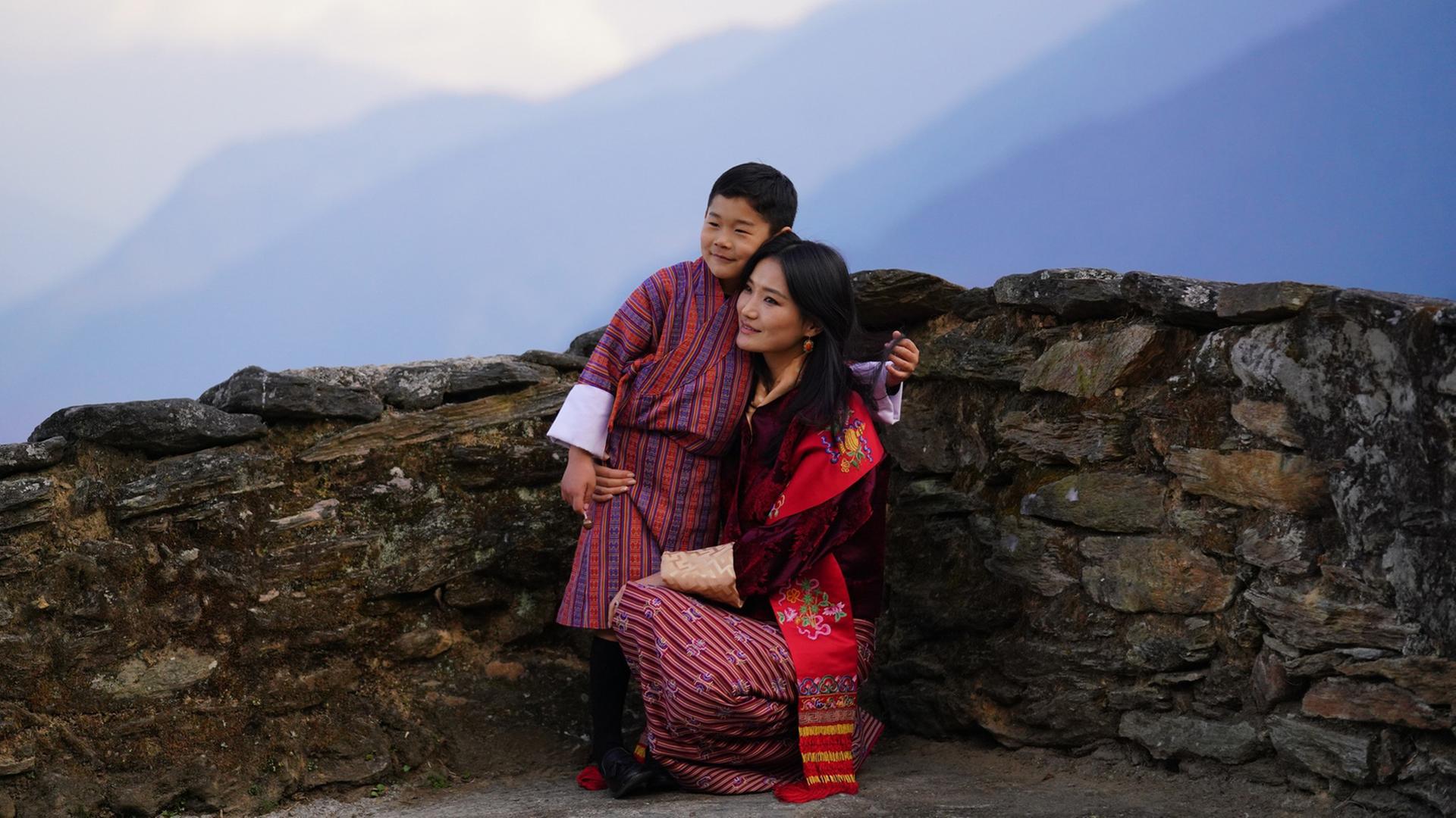 Der Alltag vor allem jüngerer Bhutaner hat sich verändert. Schafft das Land den Spagat zwischen Vergangenheit und Zukunft?